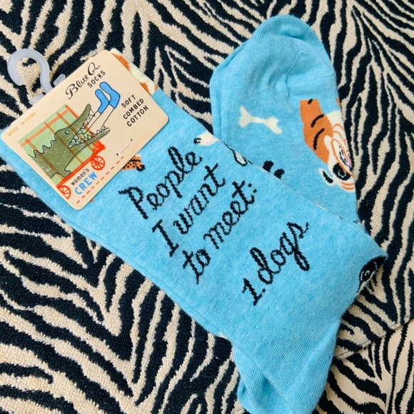 BLUE Q SOCKS DOG ⭐️WOMENS CREW SOCKS🐾PEOPLE I WANT TO MEET-DOGS🐾 NWT❤️ - Picture 2 of 8